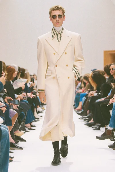 Look 19